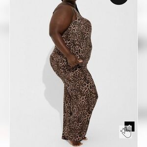 🆕️ SET - 2 PIECE LEOPARD SLEEP SET